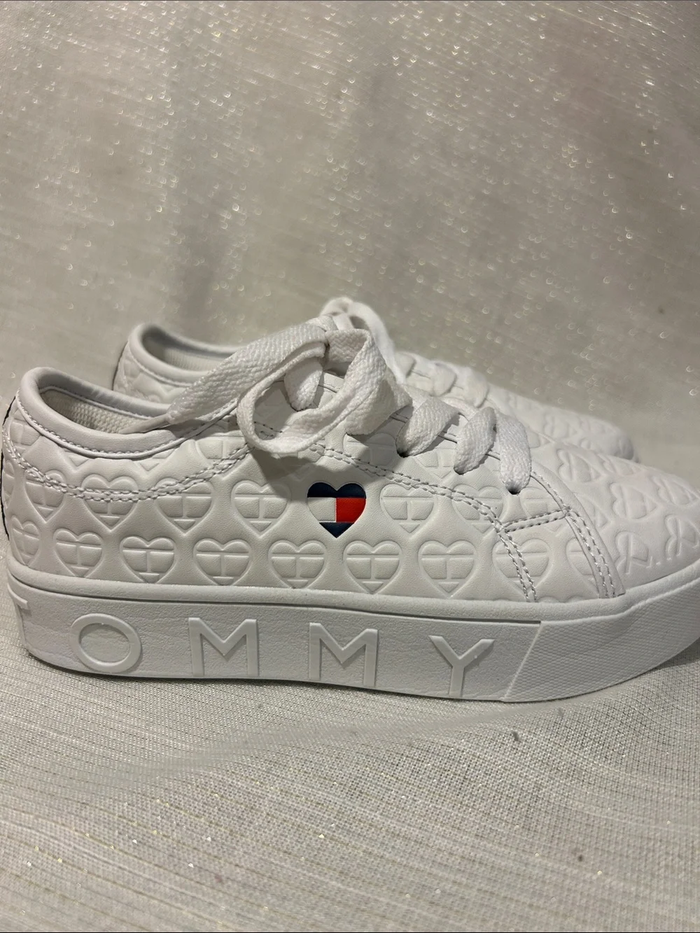 Tommy Hilfiger Girls Size 2 White Heart Logo Sneakers